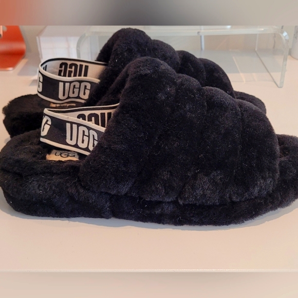 Super Cute! UGG Fluff slippers - Picture 2 of 4